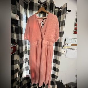 Boohoo NWT pint pleated dress size 16